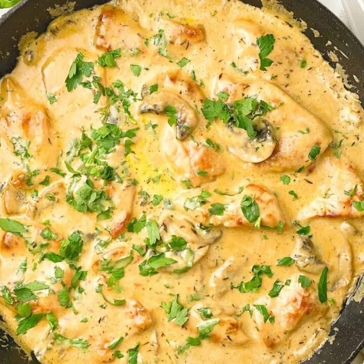 Chicken smothered in a rich and creamy cheddar sauce with parsley is a truly heartwarming , so cozy and a perfect dinner meal. Very quick and easy dinner recipe idea to make from scratch which only takes you 30 minutes to make.- The Yummy Bowl