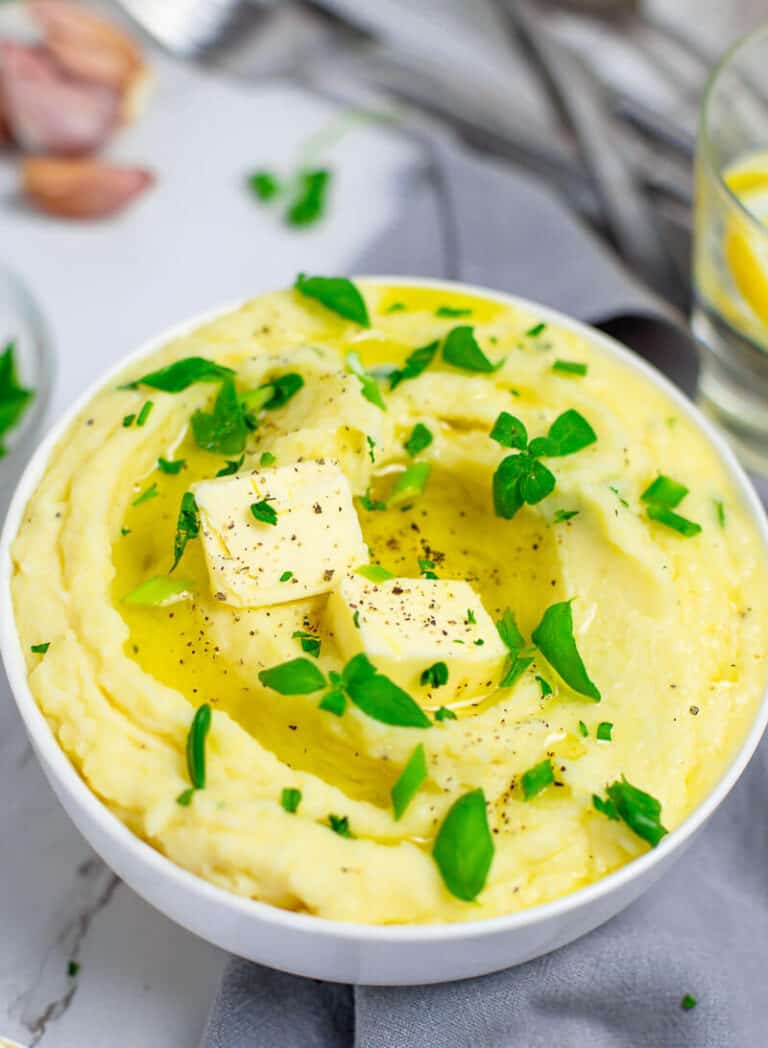 Garlic Mashed Potatoes With Cream Cheese - The Yummy Bowl