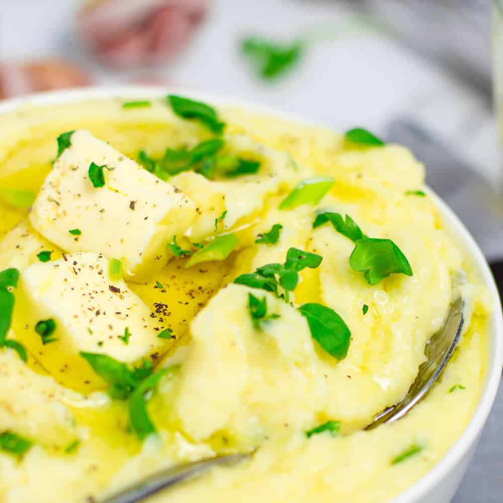 Garlic Mashed Potatoes With Cream Cheese - The Yummy Bowl