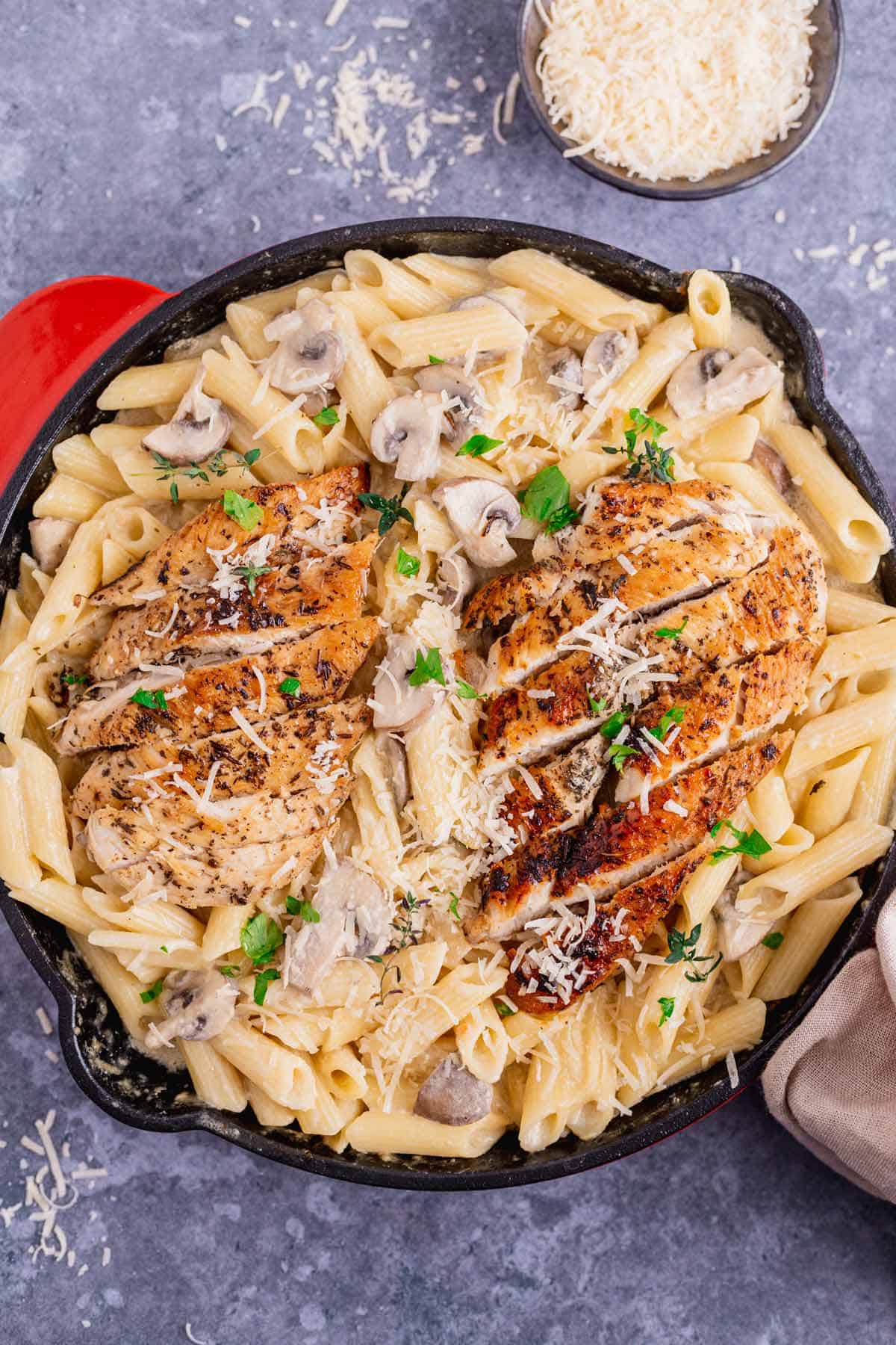 Creamy Chicken & Mushroom Pasta - The Yummy Bowl