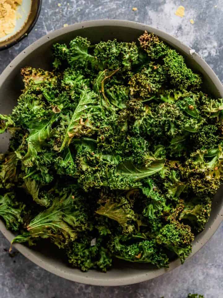 air fryer kale chips in a bowl