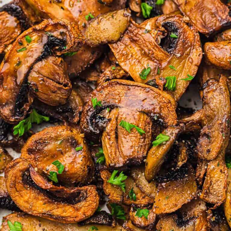 Air Fryer Mushrooms (Crispy Garlic Mushrooms in 10 Minutes)