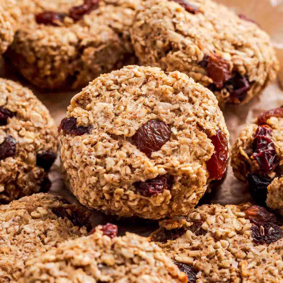 Apple oatmeal cookies with raisins.