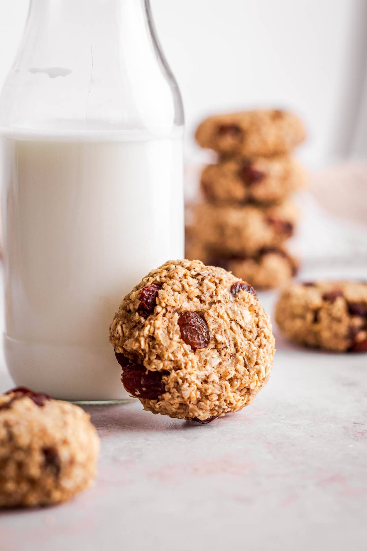 Apple oatmeal cookies with raisins.
