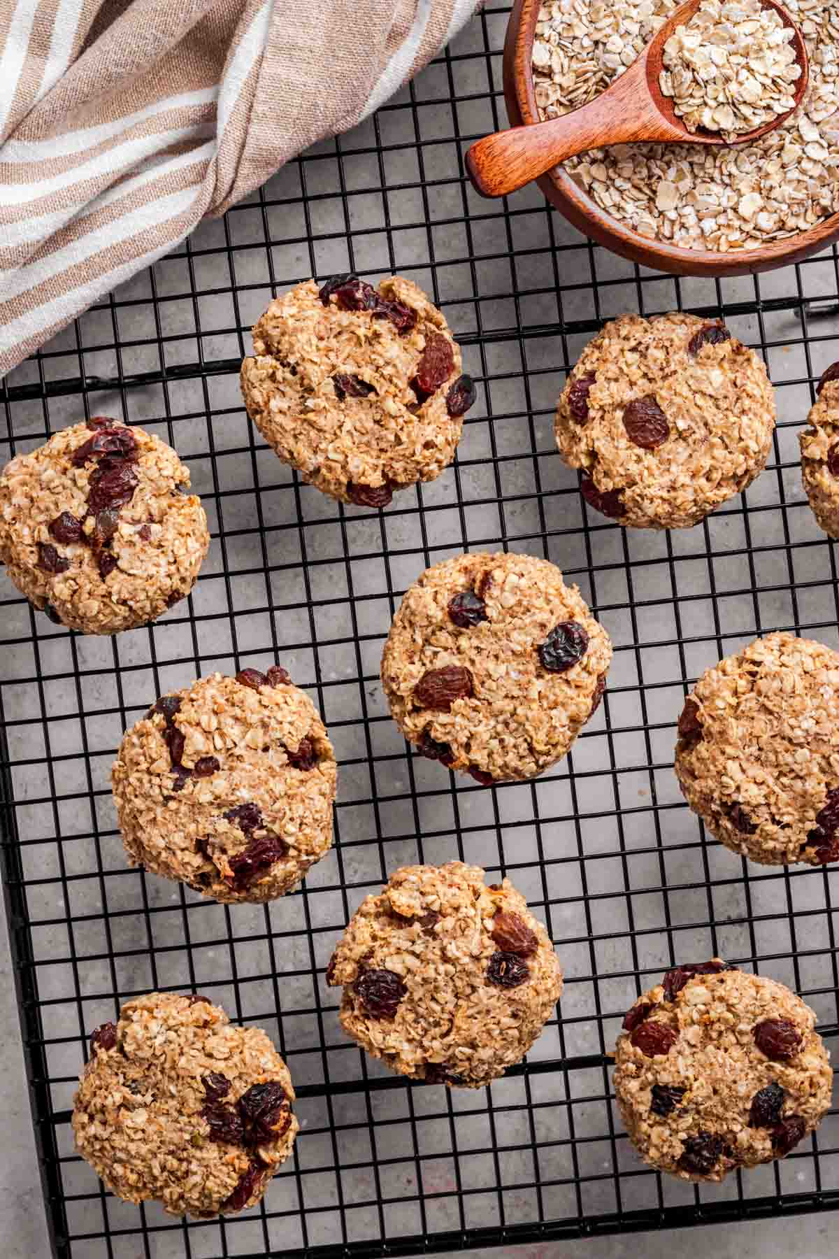 Apple oatmeal cookies with raisins.
