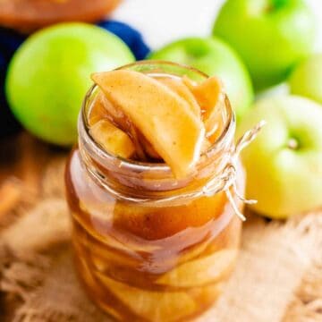 apple pie filling in a glass jar