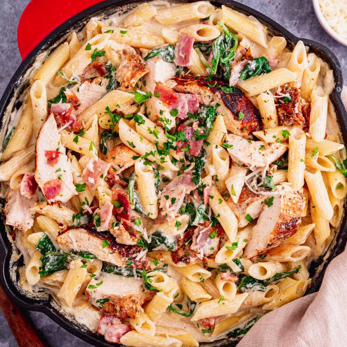 Creamy Chicken And Bacon Pasta - The Yummy Bowl