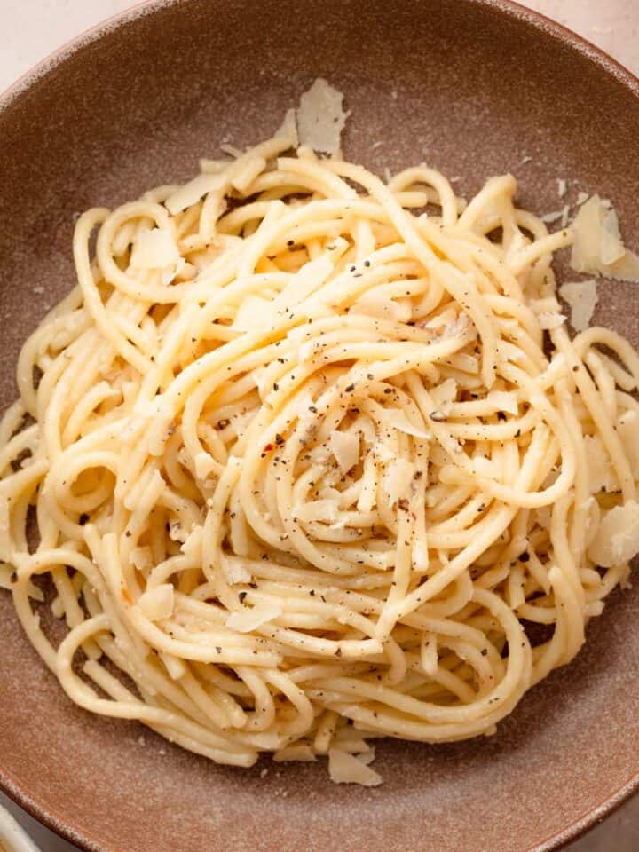 Cacio e Pepe spaghetti.