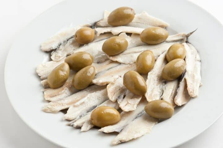 15 Best Substitutes For Capers (And How To Use Them) - The Yummy Bowl