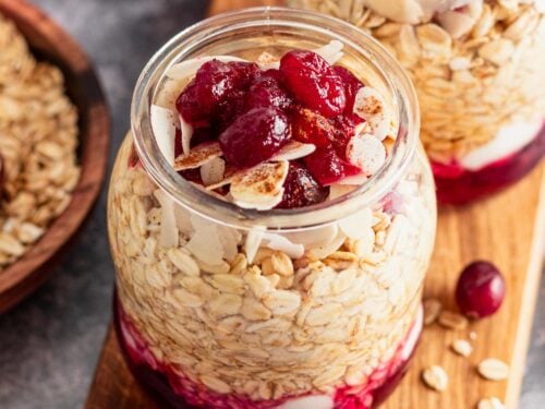 https://theyummybowl.com/wp-content/uploads/cranberry-overnight-oats-6-500x375.jpg