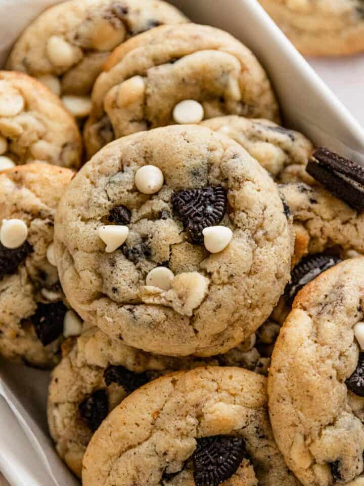 a stack of oreo cream cheese cookies