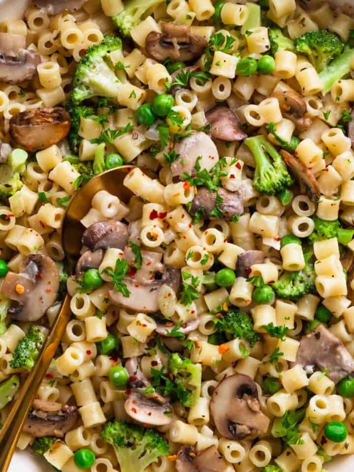 Creamy Mushroom Broccoli Pasta (Vegan & Ready in 25 Minutes!)