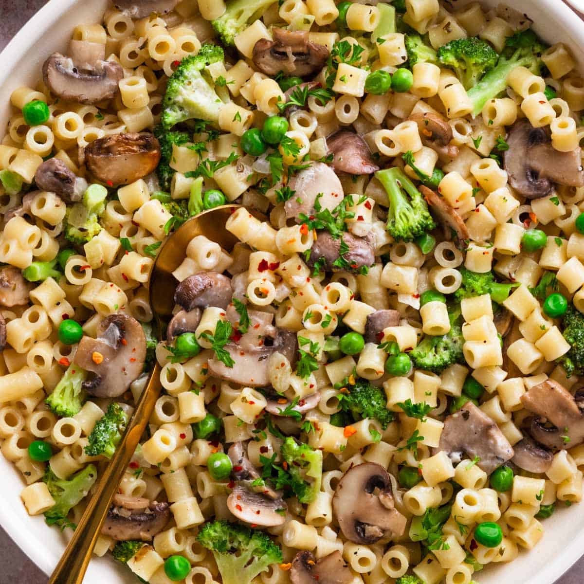 Creamy Mushroom Broccoli Pasta (Vegan & Ready in 25 Minutes!)