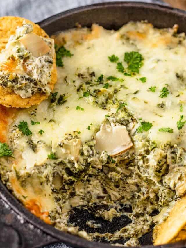Easy Spinach Artichoke Dip - The Yummy Bowl
