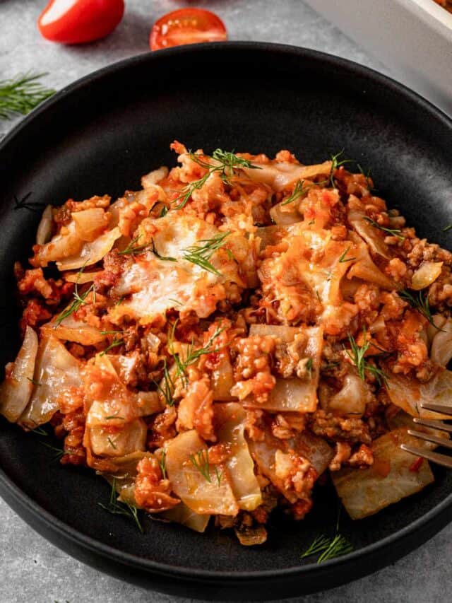 baked cabbage roll casserole with fresh dill