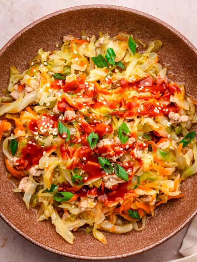 Ground turkey cabbage stir fry with sriracha and sesame seeds.