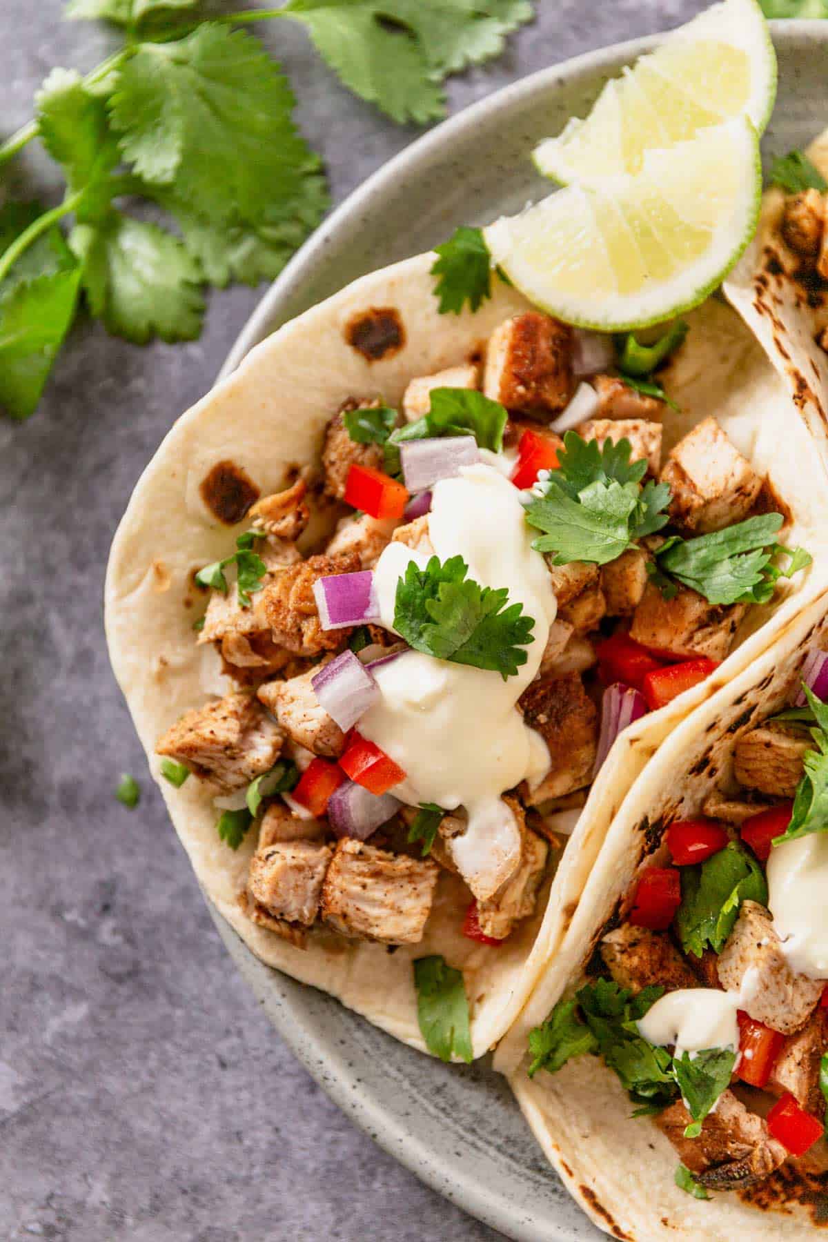 mexican chicken street tacos with bell pepper and toppings