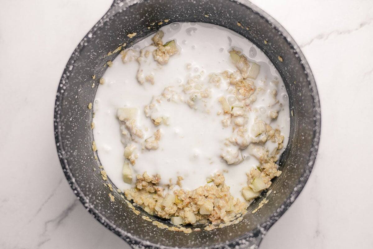 Spiced Pear Porridge Vegan