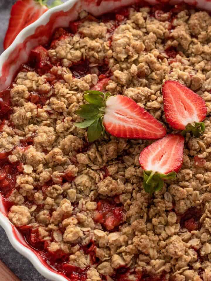 The Best Easy Strawberry Rhubarb Crisp