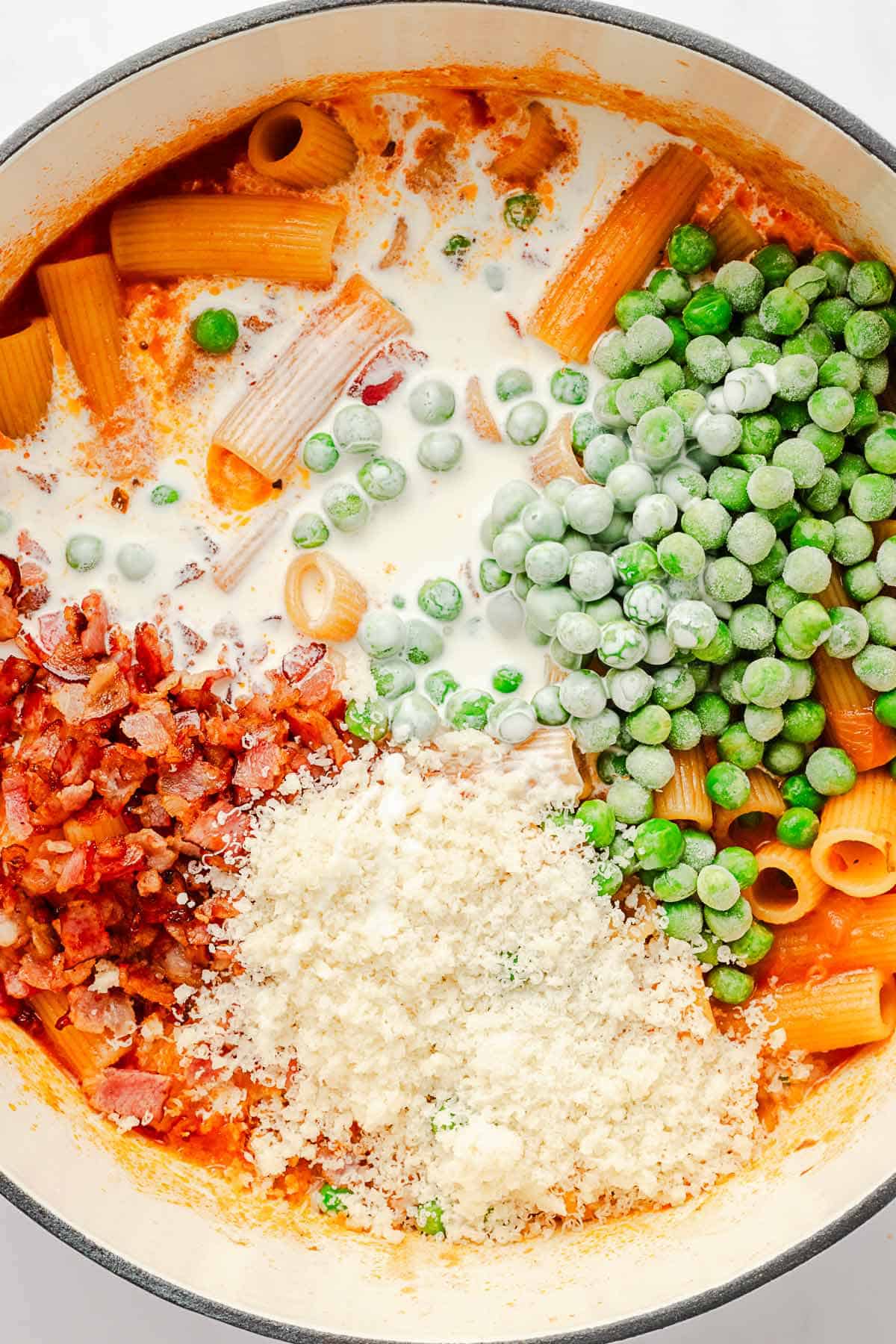 spicy rigatoni pasta with peas and bacon.