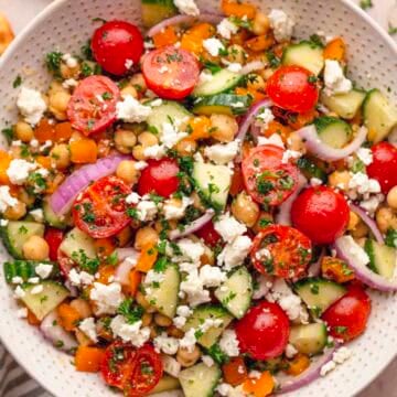 Mediterranean chickpea salad with vegetables.
