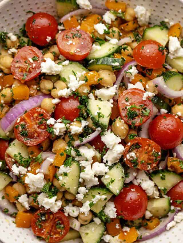 Mediterranean chickpea salad with vegetables.